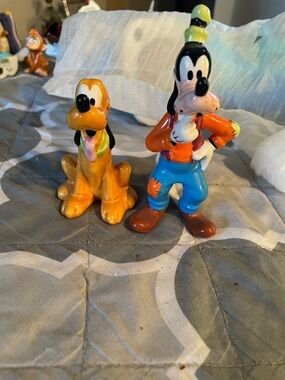 Disney Goofy and Pluto Ceramic Figurine Set - Orange/Blue